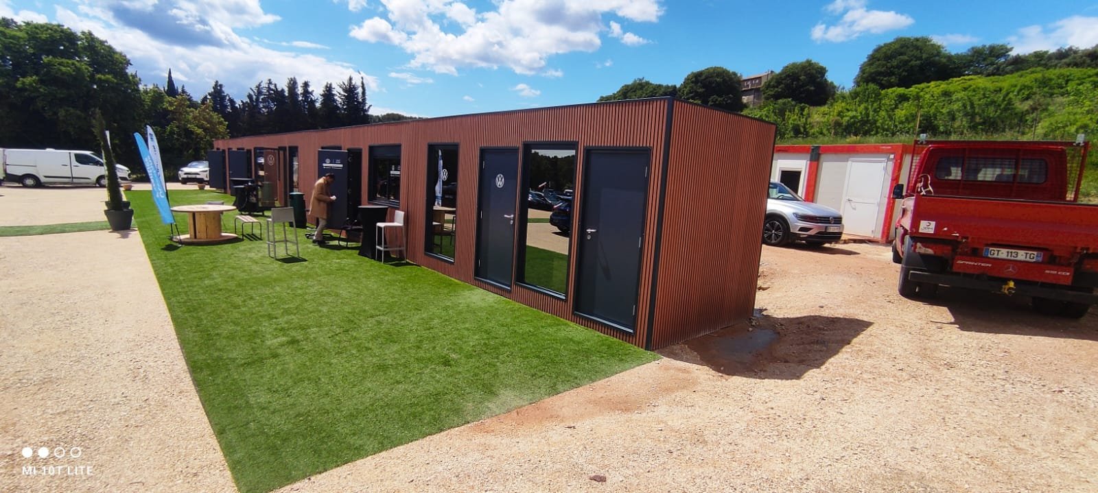 Fenêtre PVC double vitrage avec volet roulant sur bureau modulaire PACA MODUL