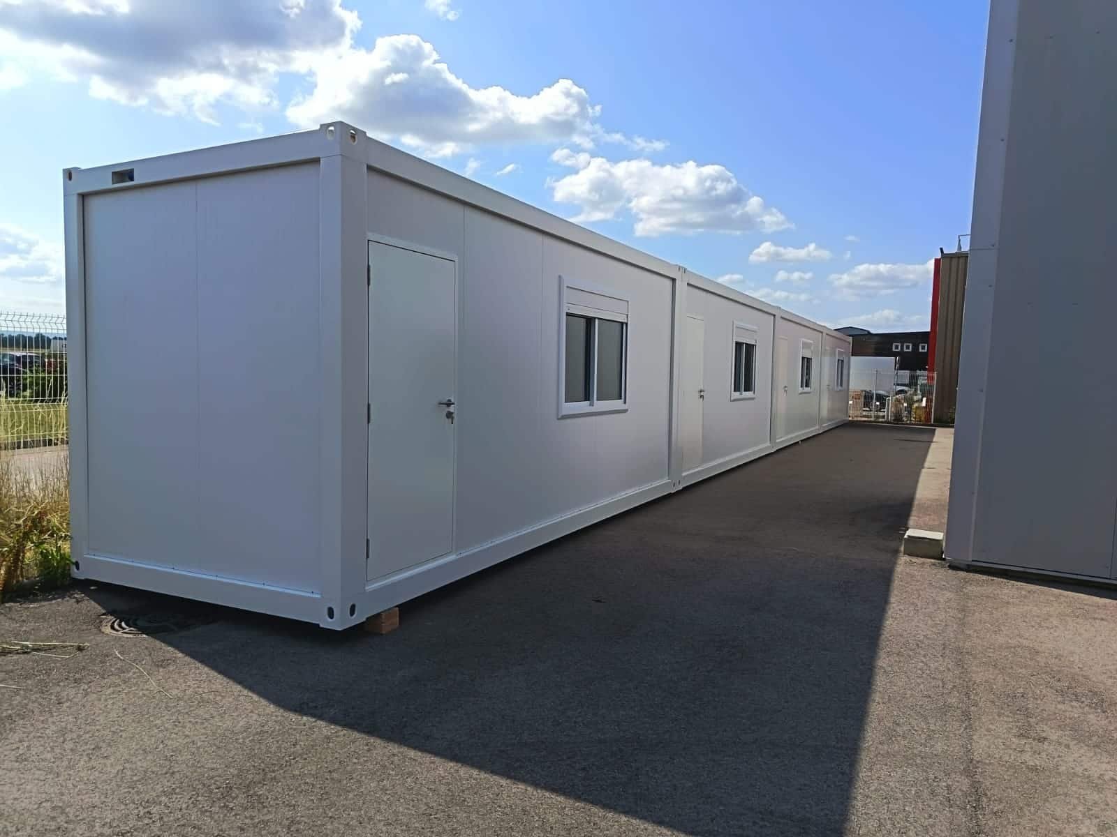 4 modules bureaux Éco 6m alignés livrés à Aiserey en Côte-d'Or