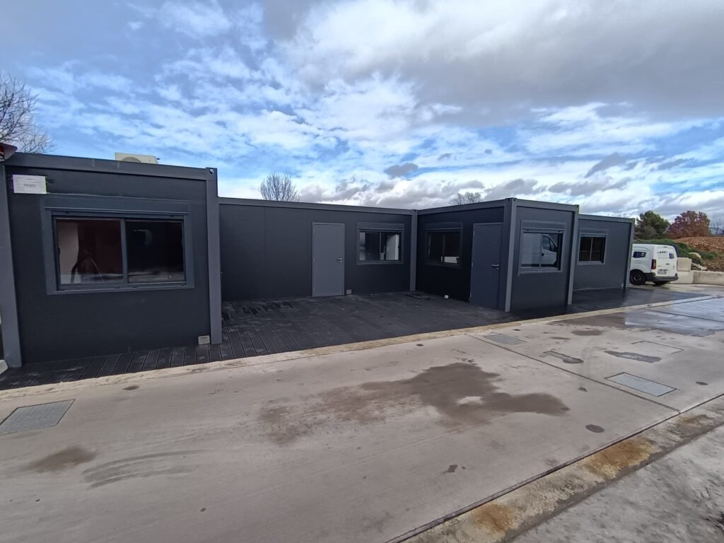 Bureaux modulaires + réfectoire + sanitaires pour société de recyclage à Peyruis (Alpes-de-Haute-Provence) — PACA MODUL