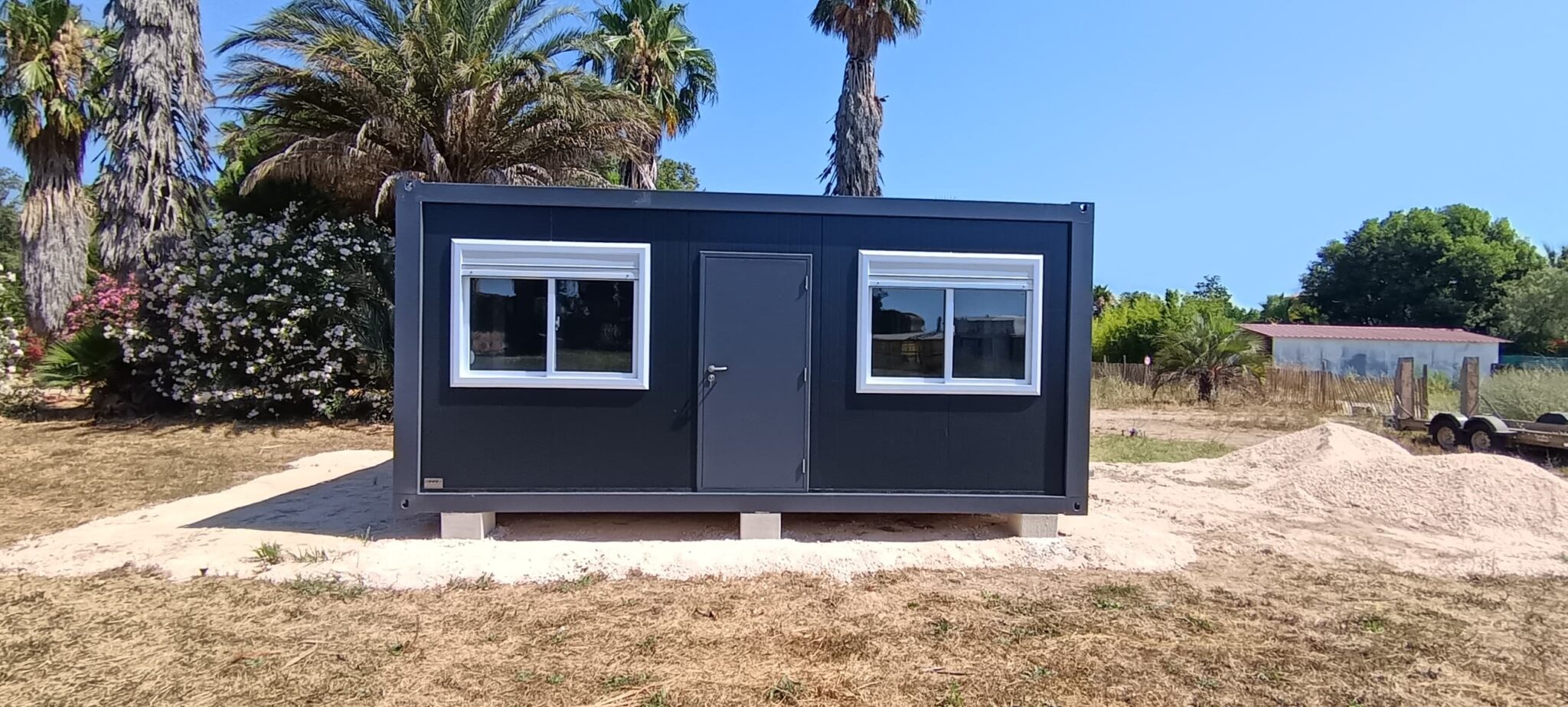 Bureau de paysagiste en salle double Confort 6m d environ 26 m2 a Hyeres (83)