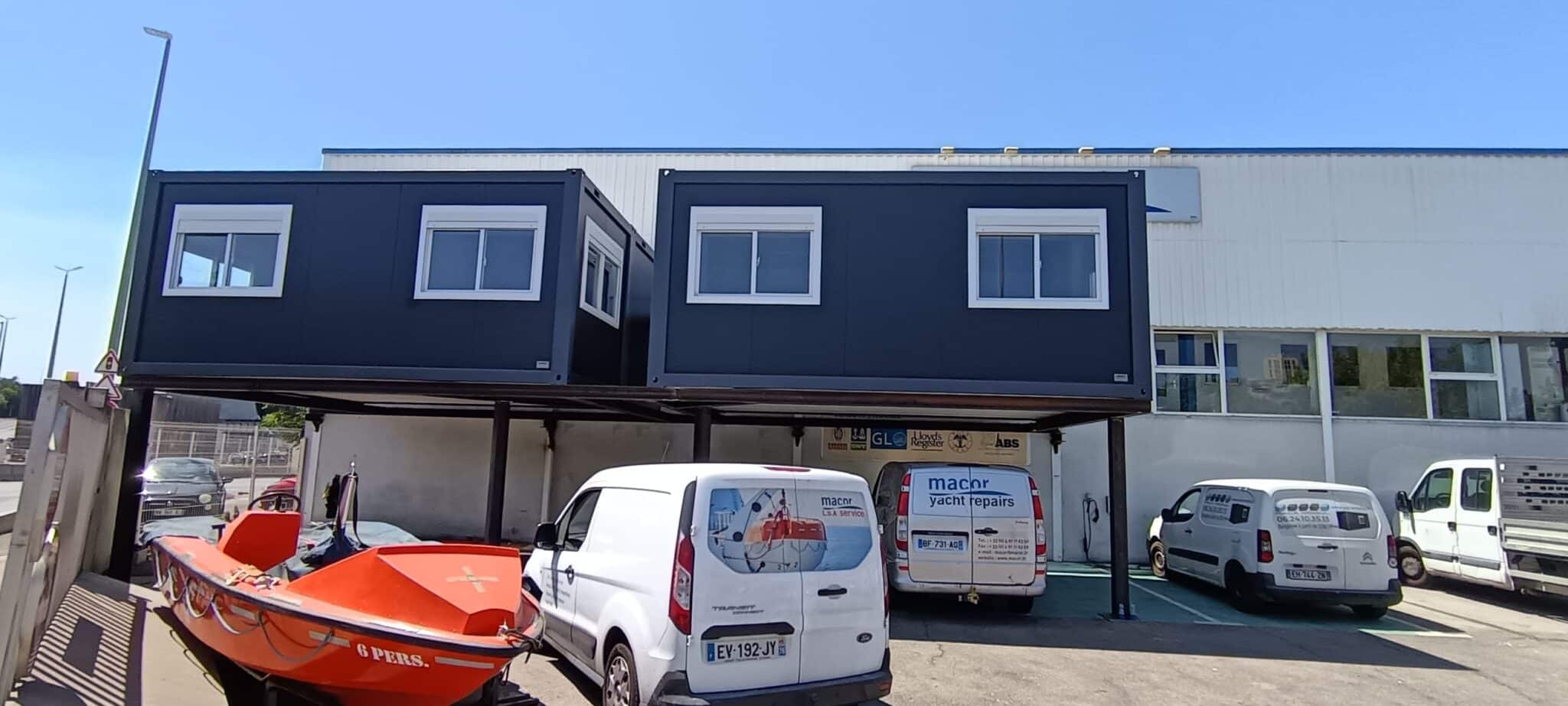 Deux salles doubles Confort 6m installees en hauteur sur structure metallique a Marseille (13)