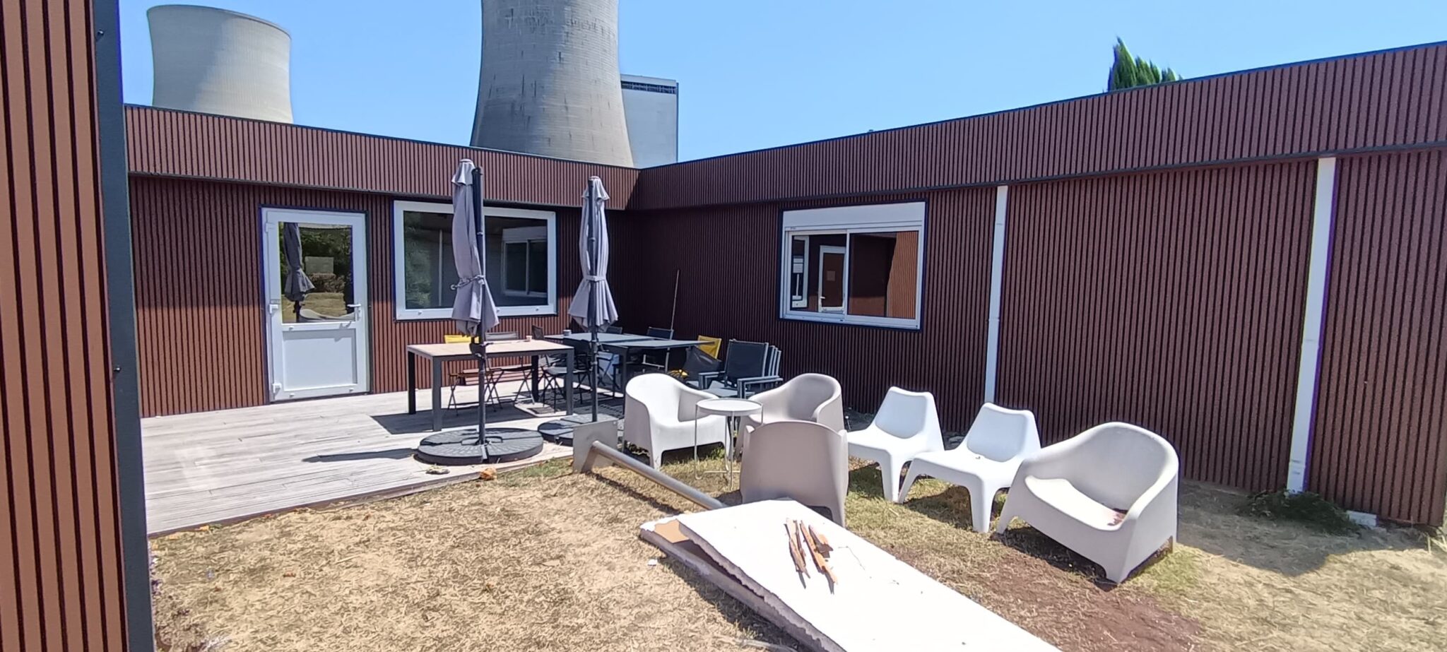 Batiment modulaire apres pose d un bardage composite en facade a Gardanne (13)